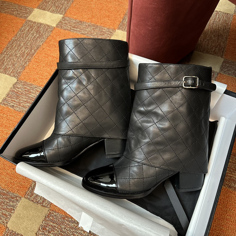 Ch*el sneaker
