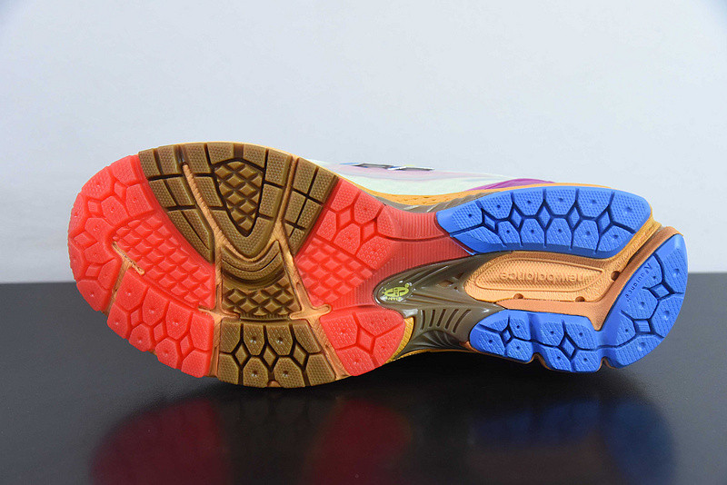 NEW BALANCE SNEAKER