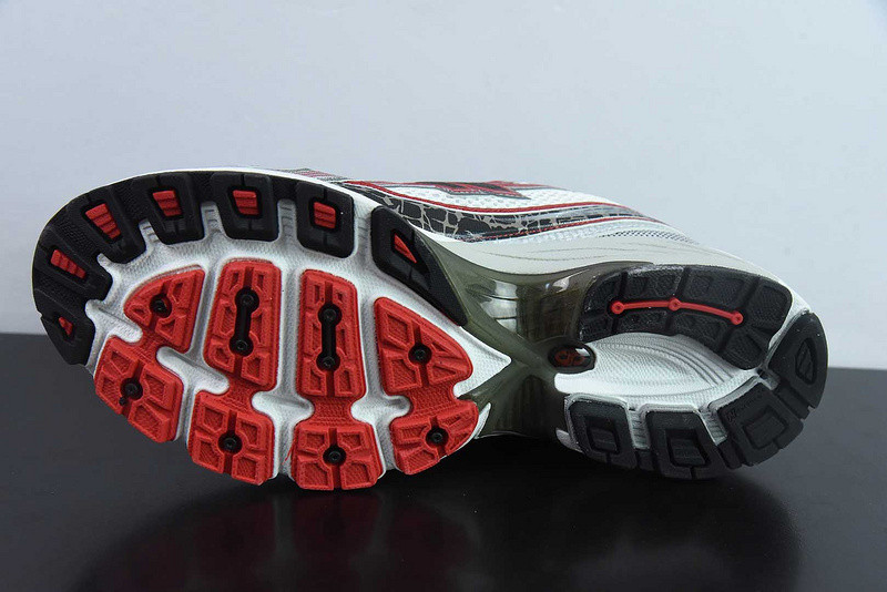 NEW BALANCE SNEAKER