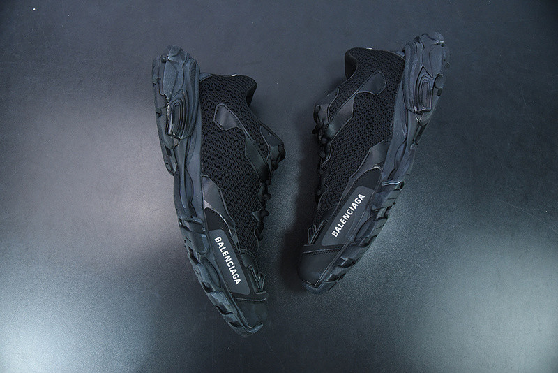 bc track sneaker