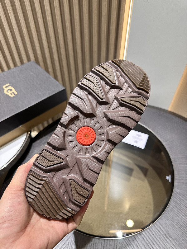 UGG