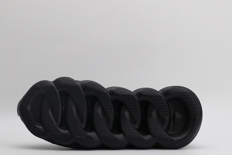 vs chain reaction sneakers