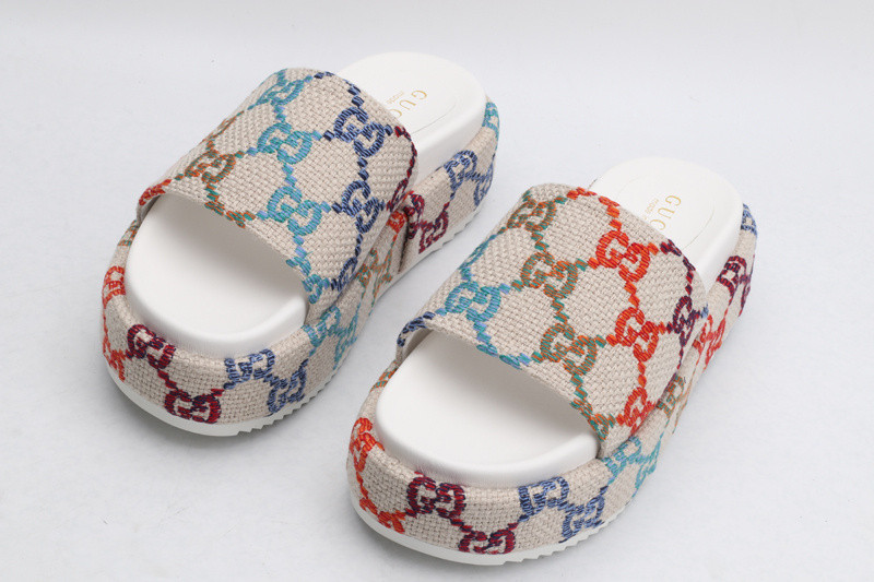 g*u*i sandals