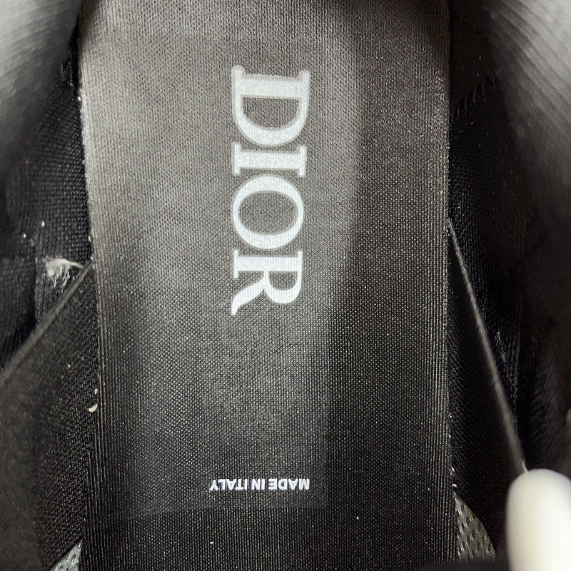 dio* sneaker