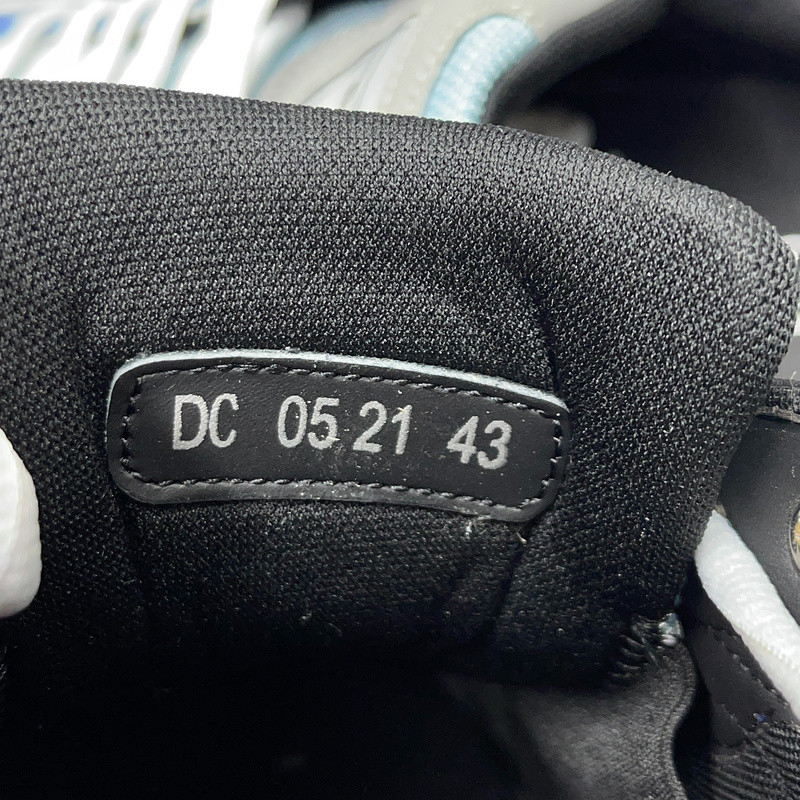 dio* sneaker