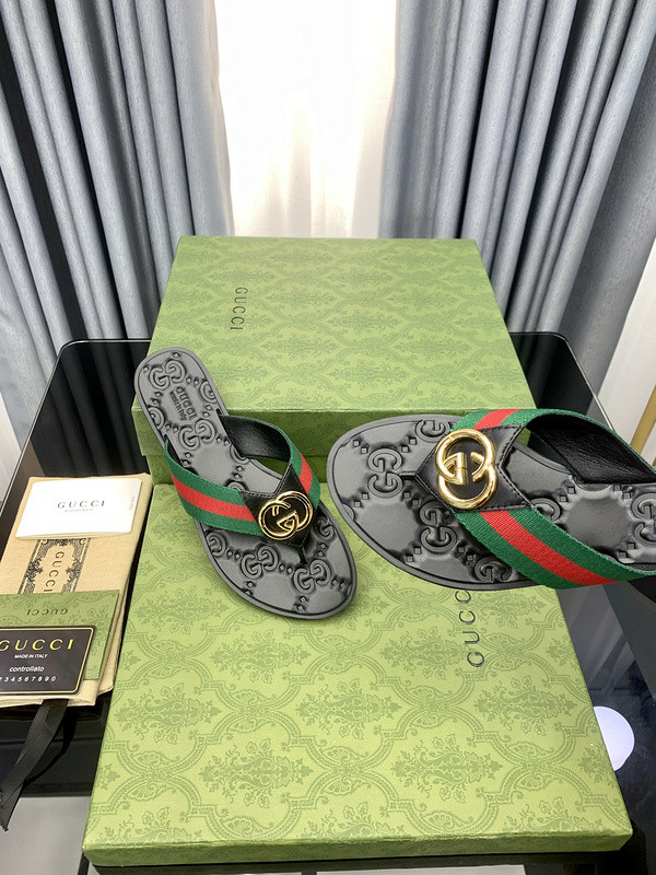 g*u*i sandals