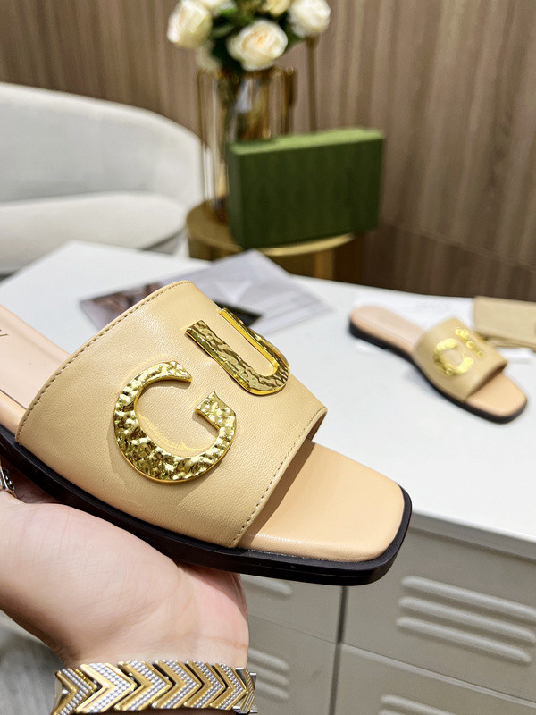 g*u*i sandals