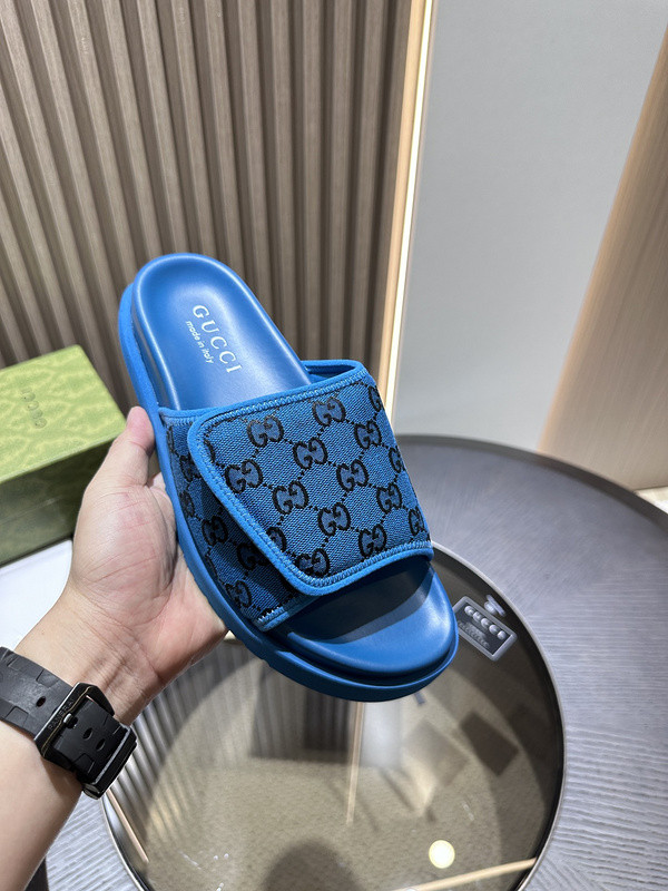 g*u*i sandals
