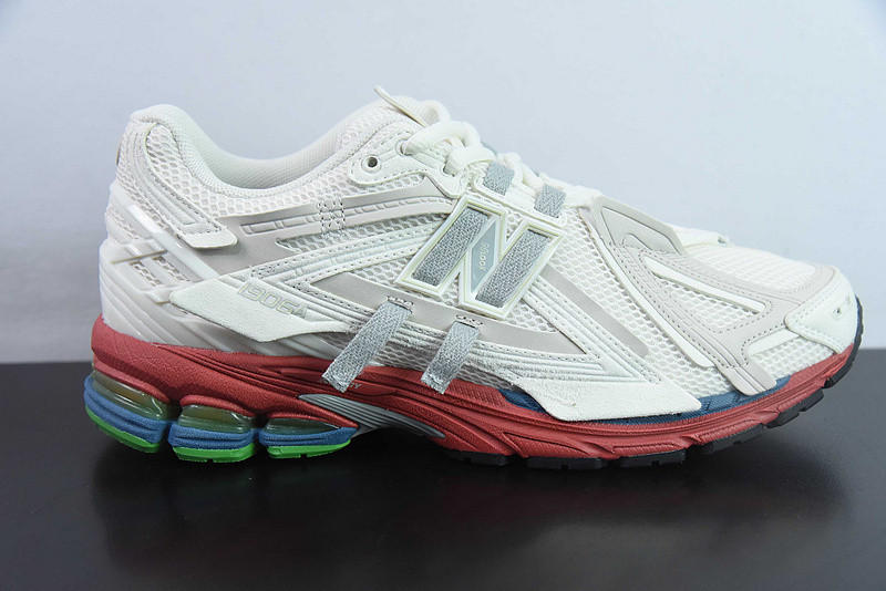 NEW BALANCE SNEAKER