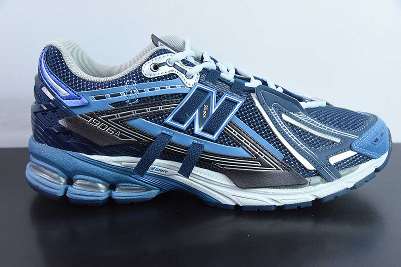 NEW BALANCE SNEAKER