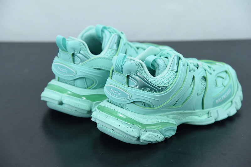 bc track sneaker