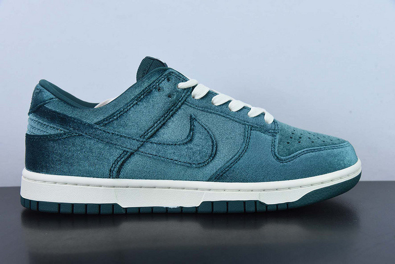 nike dunk low “green velvet“ dz5224-300