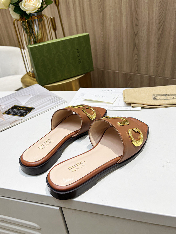 g*u*i sandals