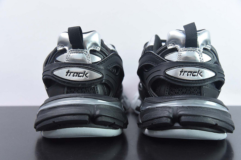 bc track sneaker
