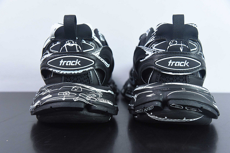 bc track sneaker