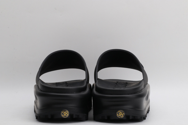 g*u*i sandals