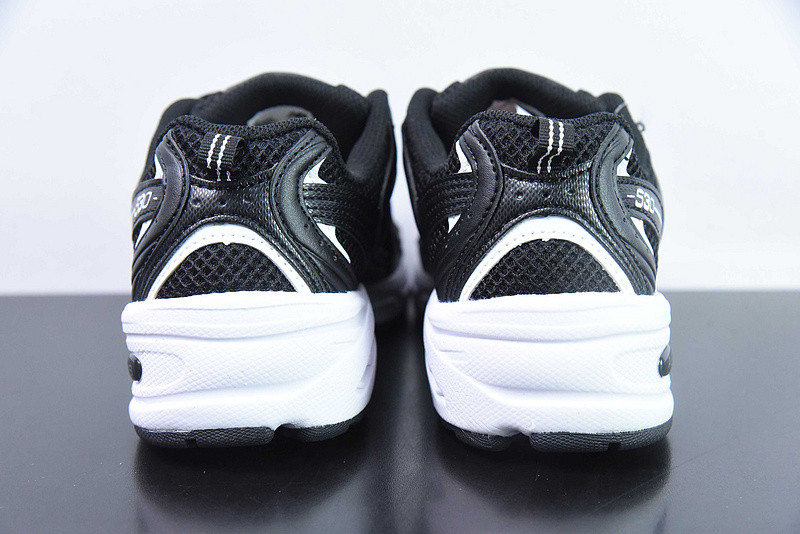 NEW BALANCE SNEAKER