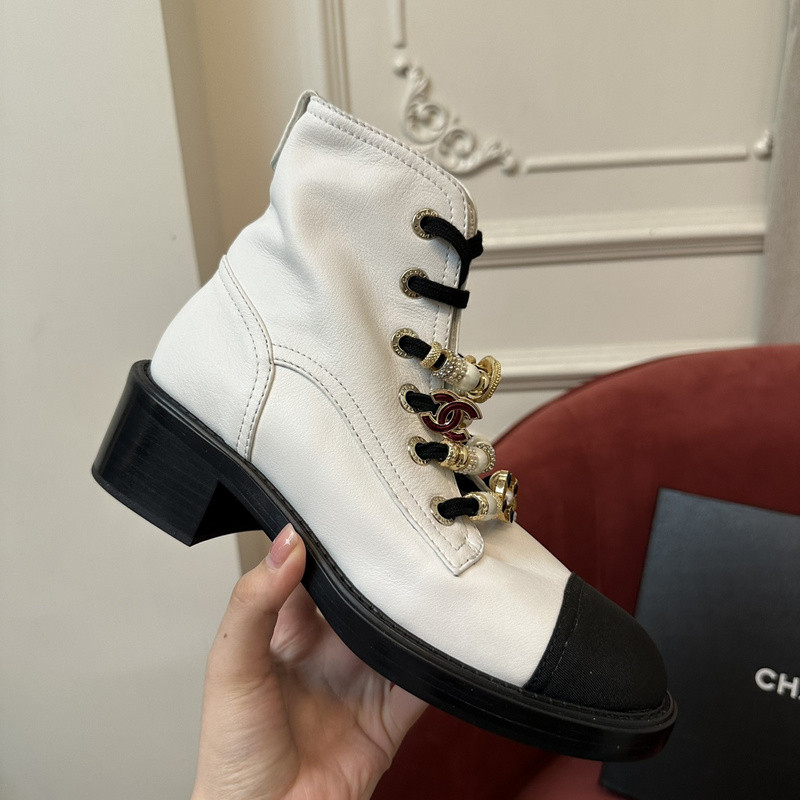 Ch*el sneaker