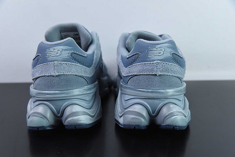 NEW BALANCE SNEAKER