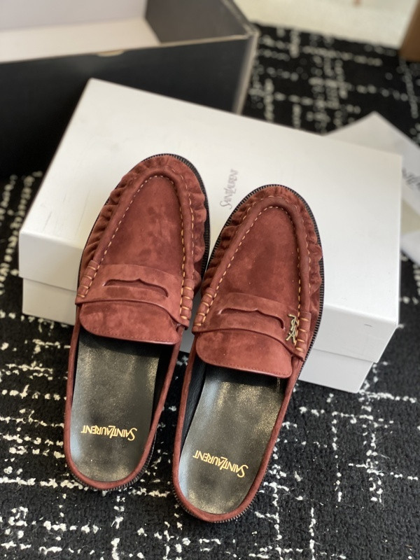 SAINT LAURENT Sneaker