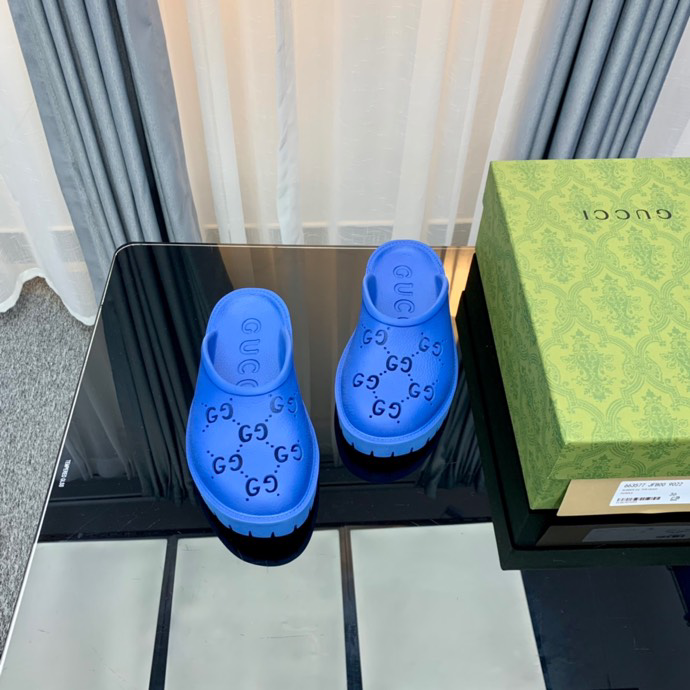 g*u*i sandals low