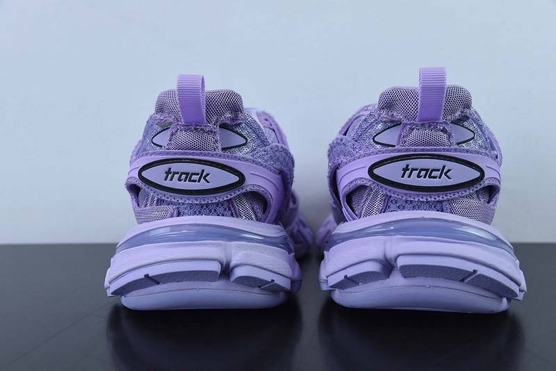 bc track sneaker