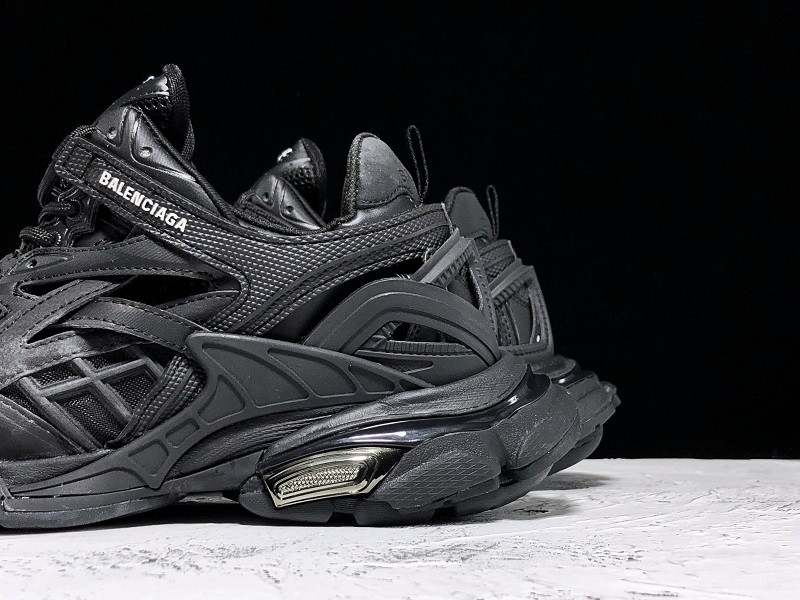 bc track sneaker