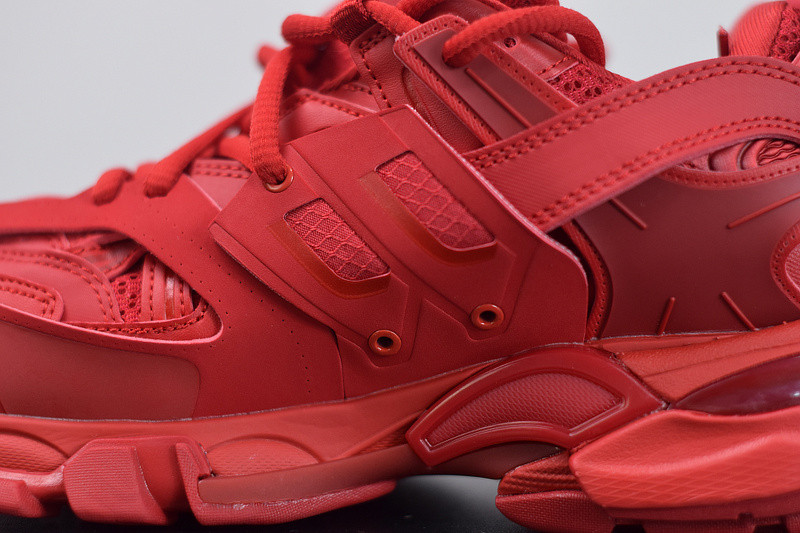 bc track sneaker