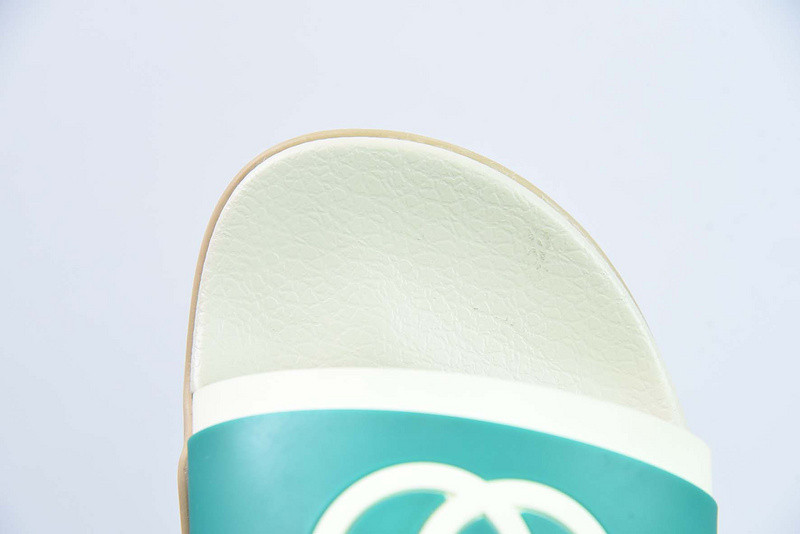 g*u*i sandals