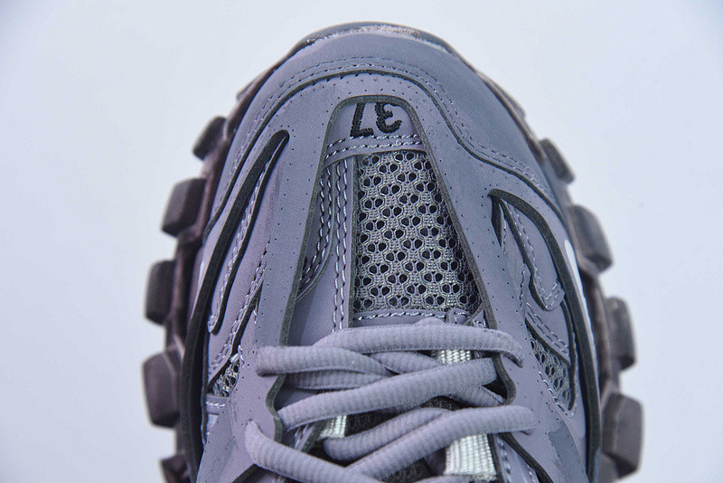 bc track sneaker
