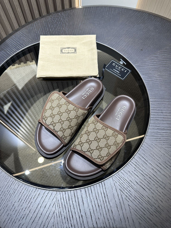 g*u*i sandals