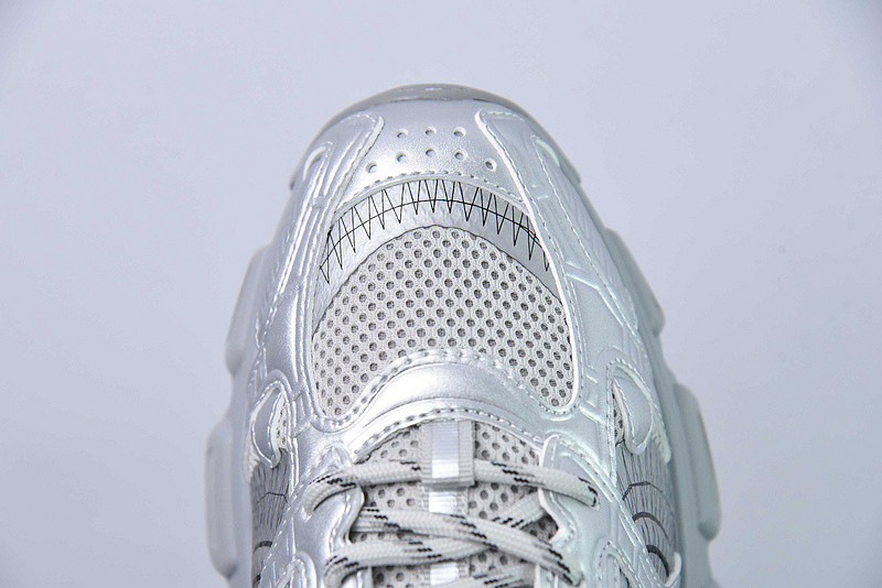 dio* sneaker