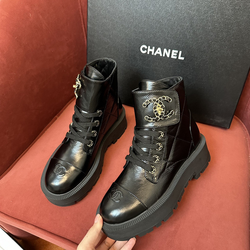Ch*el sneaker