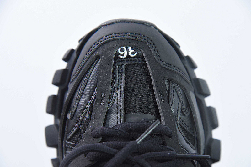 bc track sneaker