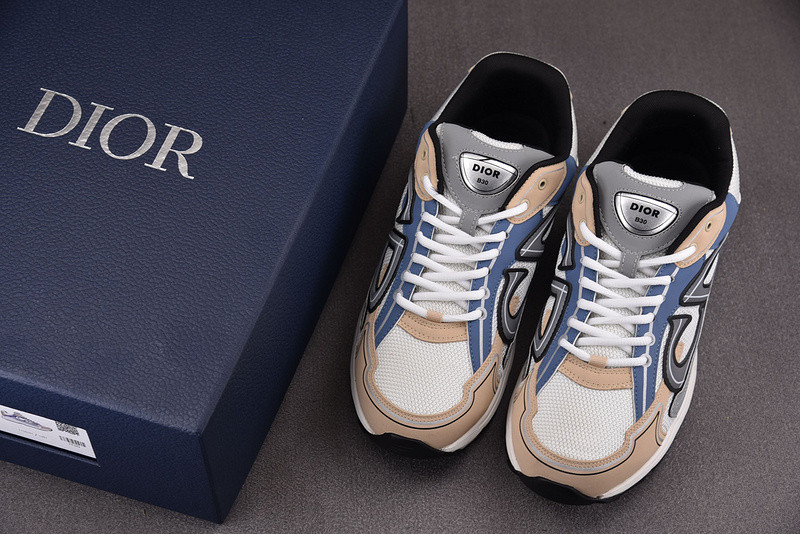 dio* sneaker