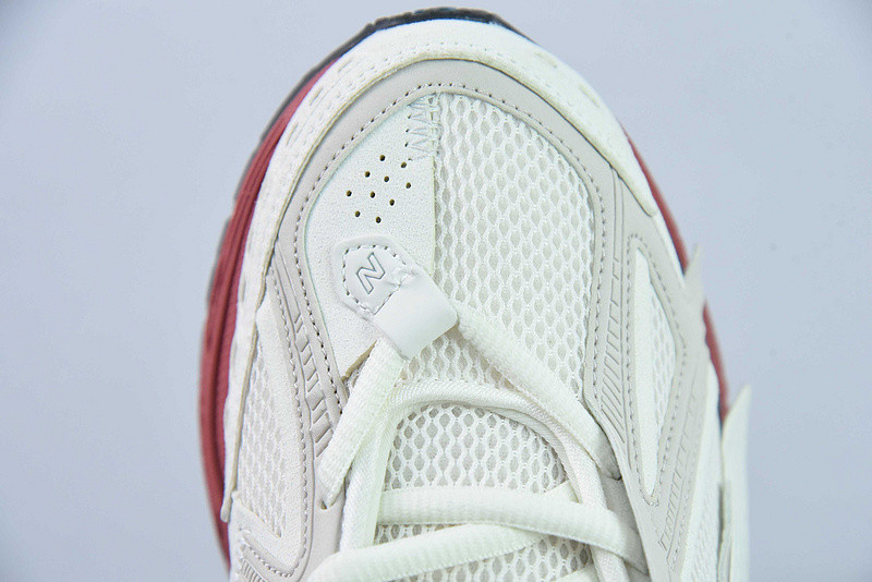 NEW BALANCE SNEAKER