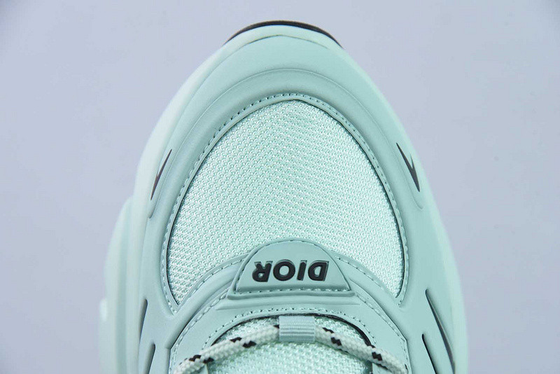 DIO* SNEAKER