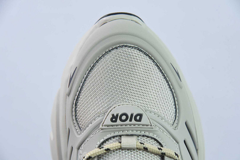 DIO* SNEAKER