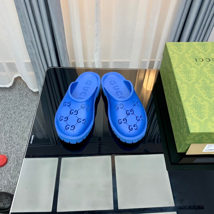 g*u*i sandals low