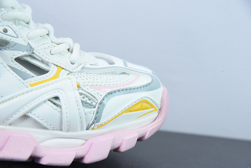 bc track sneaker