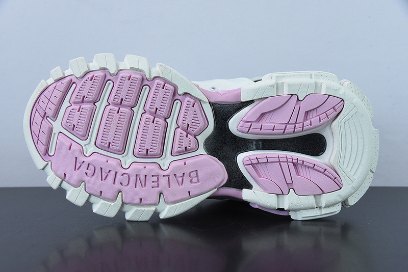 bc track sneaker