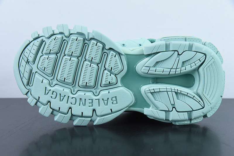 bc track sneaker