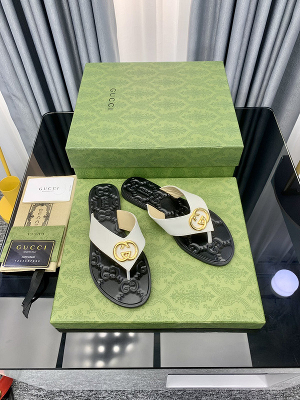 g*u*i sandals