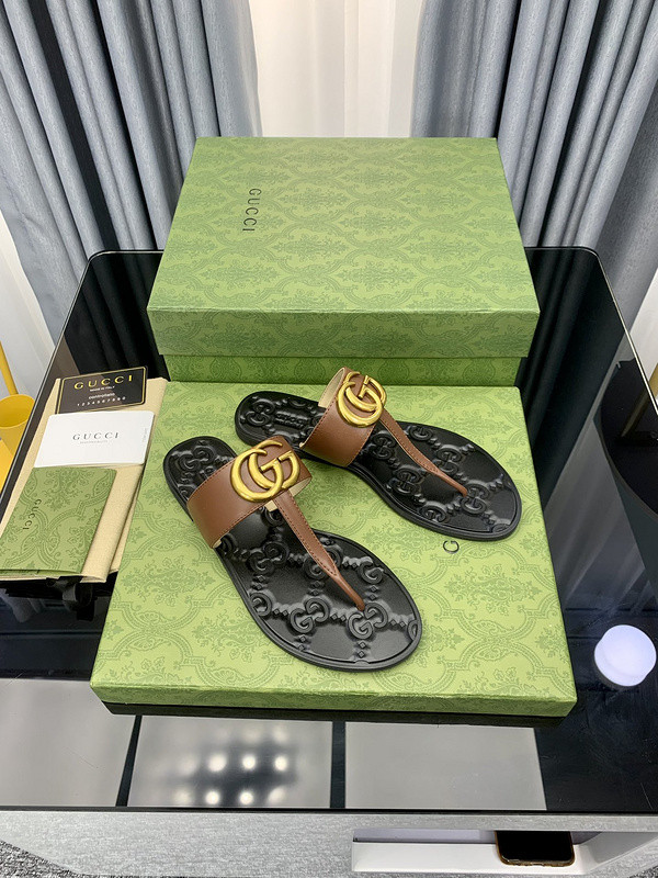 g*u*i sandals