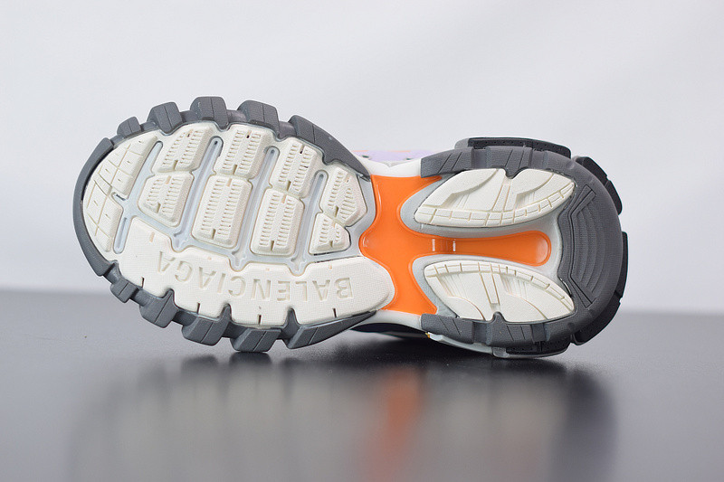 bc track sneaker