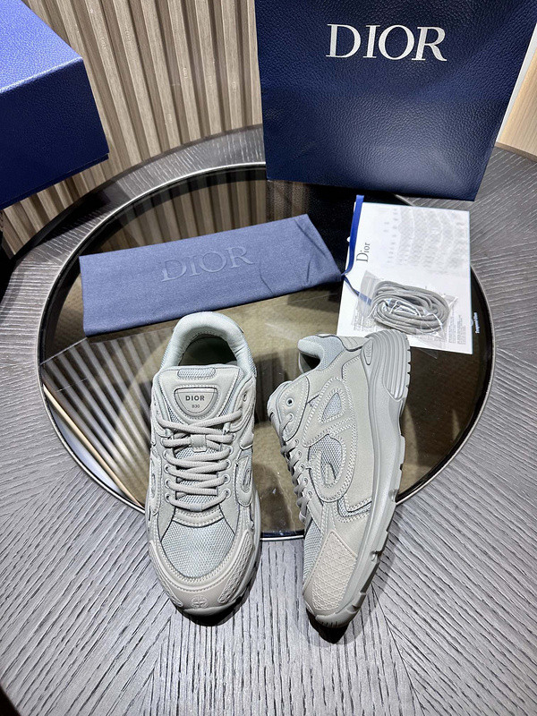 dio* sneaker