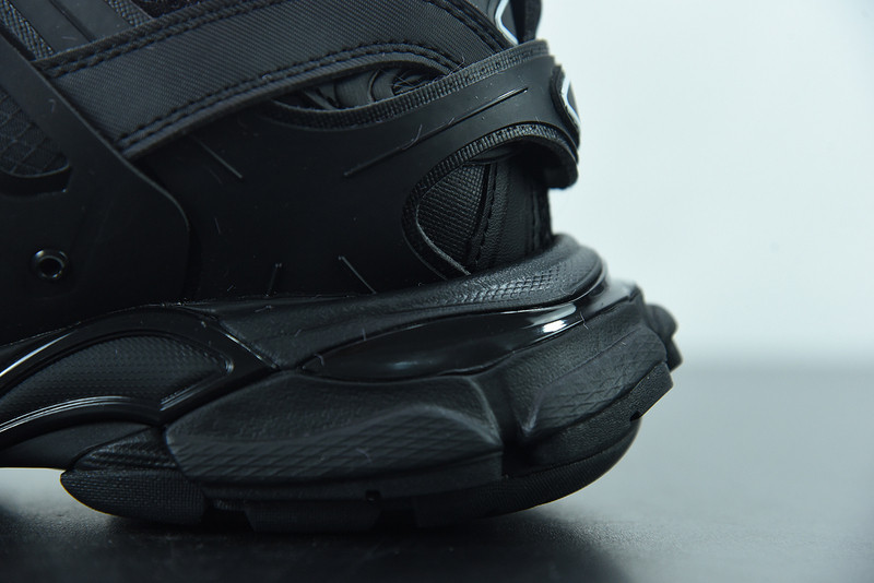 bc track sneaker