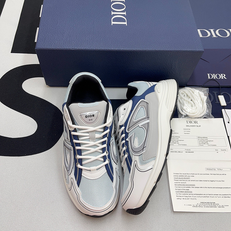 dio* sneaker