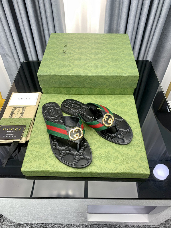 g*u*i sandals