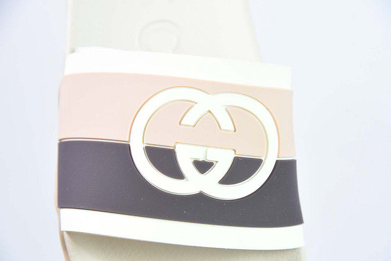 g*u*i sandals